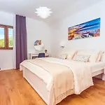Vila Flora With A 53 Sqm Private Pool With Cinema With Projector And 4 En-suite Bedrooms *