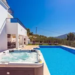 Flora With A 53 Sqm Private Pool With Cinema With Projector And 4 En-suite Bedrooms Vila Gata