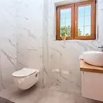 Flora With A 53 Sqm Private Pool With Cinema With Projector And 4 En-suite Bedrooms
