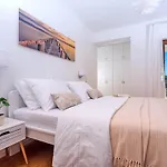 Vila Flora With A 53 Sqm Private Pool With Cinema With Projector And 4 En-suite Bedrooms