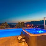 Flora With A 53 Sqm Private Pool With Cinema With Projector And 4 En-suite Bedrooms * Gata