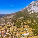 Vila Flora With A 53 Sqm Private Pool With Cinema With Projector And 4 En-suite Bedrooms *
