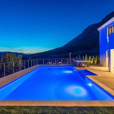 Flora With A 53 Sqm Private Pool With Cinema With Projector And 4 En-suite Bedrooms Gata