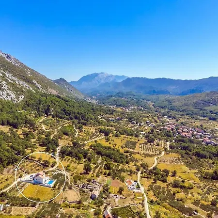 Vila Flora With A 53 Sqm Private Pool With Cinema With Projector And 4 En-suite Bedrooms Gata