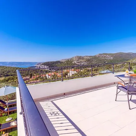 Villa Flora With A 53 Sqm Private Pool With Cinema With Projector And 4 En-suite Bedrooms *