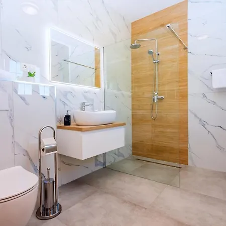 Flora With A 53 Sqm Private Pool With Cinema With Projector And 4 En-suite Bedrooms * Gata