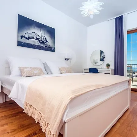 Vila Flora With A 53 Sqm Private Pool With Cinema With Projector And 4 En-suite Bedrooms *