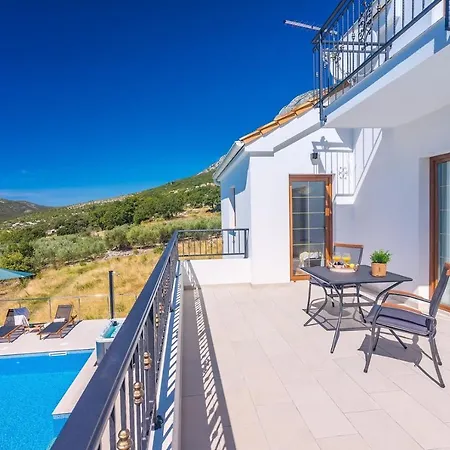 Flora With A 53 Sqm Private Pool With Cinema With Projector And 4 En-suite Bedrooms * Gata