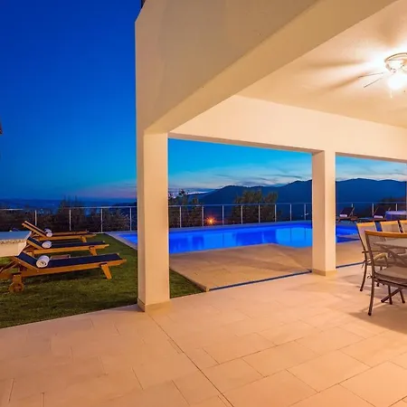 Flora With A 53 Sqm Private Pool With Cinema With Projector And 4 En-suite Bedrooms Villa Gata