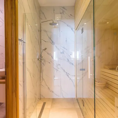 Flora With A 53 Sqm Private Pool With Cinema With Projector And 4 En-suite Bedrooms Vila *