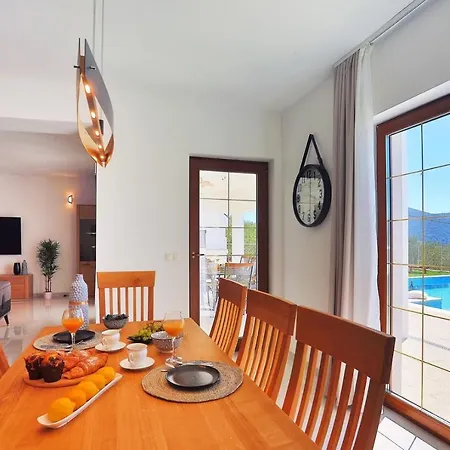 Flora With A 53 Sqm Private Pool With Cinema With Projector And 4 En-suite Bedrooms * Gata