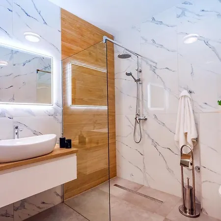 Flora With A 53 Sqm Private Pool With Cinema With Projector And 4 En-suite Bedrooms * Gata
