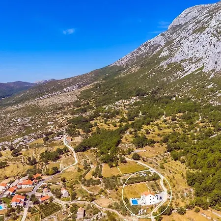 Vila Flora With A 53 Sqm Private Pool With Cinema With Projector And 4 En-suite Bedrooms *